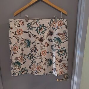 LOFT Cream and White Mini Pencil Skirt Casual Resort Wear